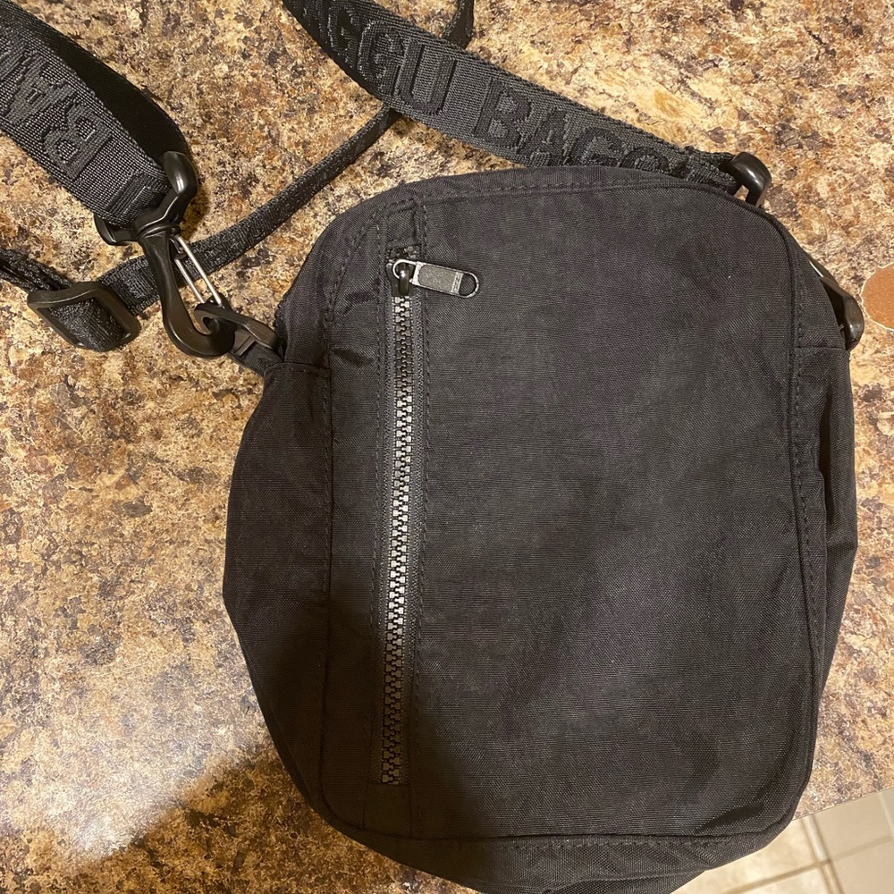 NWOT BAGGU Sport Crossbody in Black